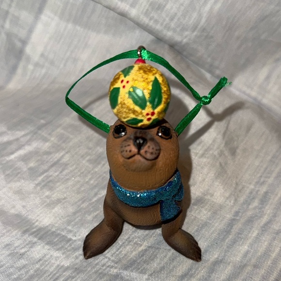 Danbury Mint Sea Lion Pup Christmas Baby Animals Christmas Ornament - Picture 1 of 2